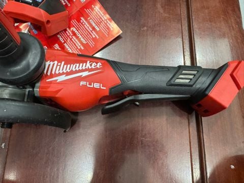 Mài Milwaukee 3670 M18 lướt