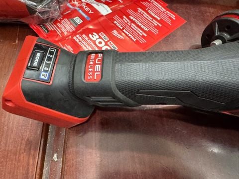 Mài Milwaukee 3671 M18 lướt