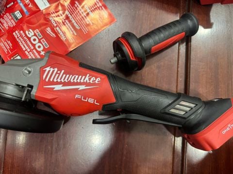 Mài Milwaukee 3671 M18 lướt