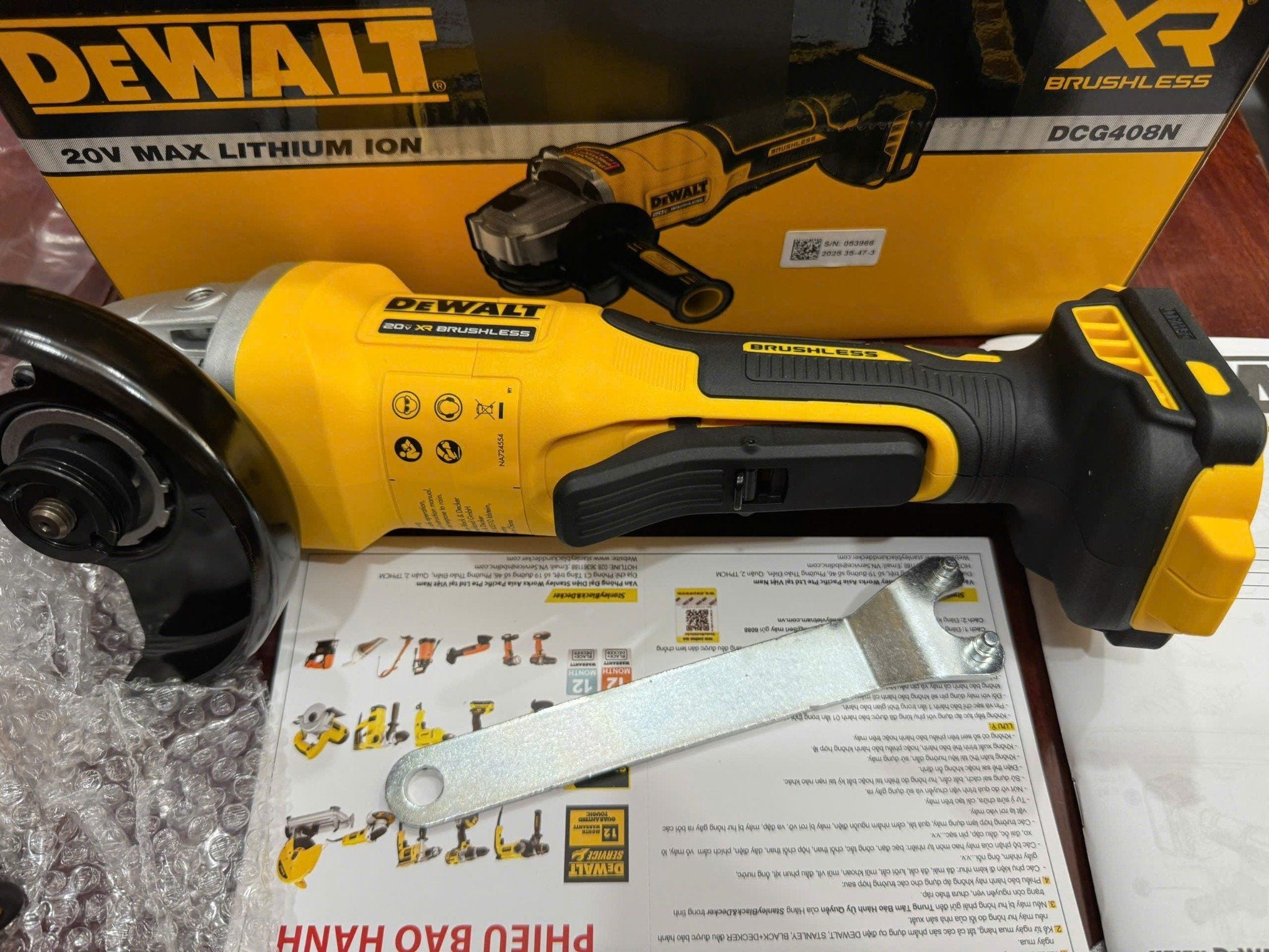 Máy mài pin cầm tay Dewalt DCG408N