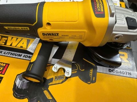 Máy mài góc dùng pin 20V Dewalt DCG407N