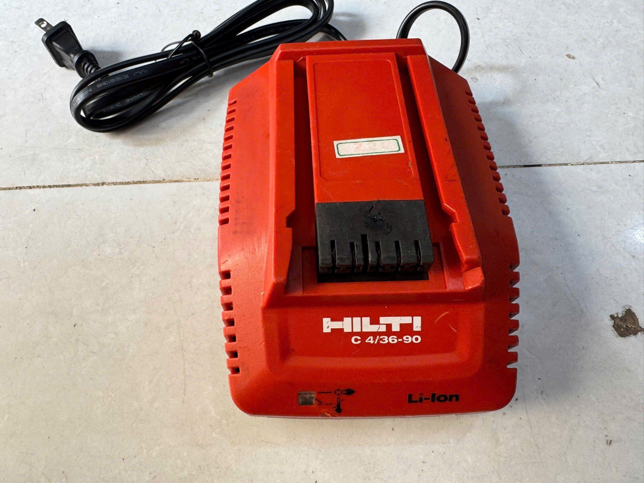 Sạc Hilti c4/36-90 220v lướt