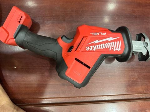 Máy cưa kiếm Milwaukee 2719 M18 lướt