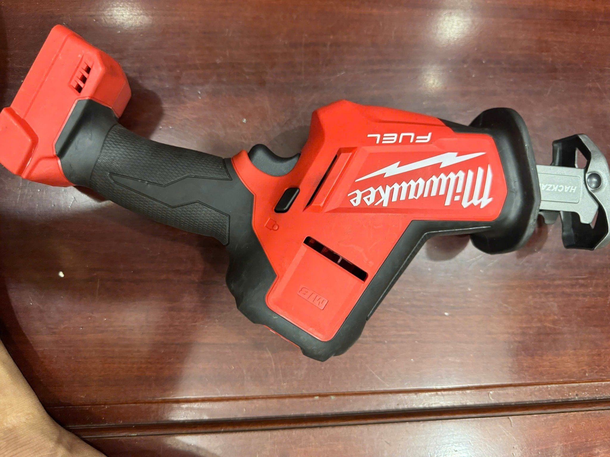 Máy cưa kiếm Milwaukee 2719 M18 lướt