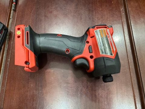 Máy vít Milwaukee 2761 M18