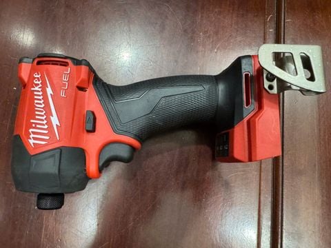 Máy vít Milwaukee 2761 M18