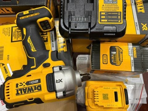 Máy siết bù lông Dewalt DCF891N new