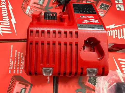 Bộ sạc 12V-18V Milwaukee M12-18C