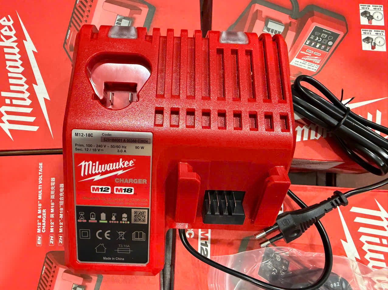 Bộ sạc 12V-18V Milwaukee M12-18C