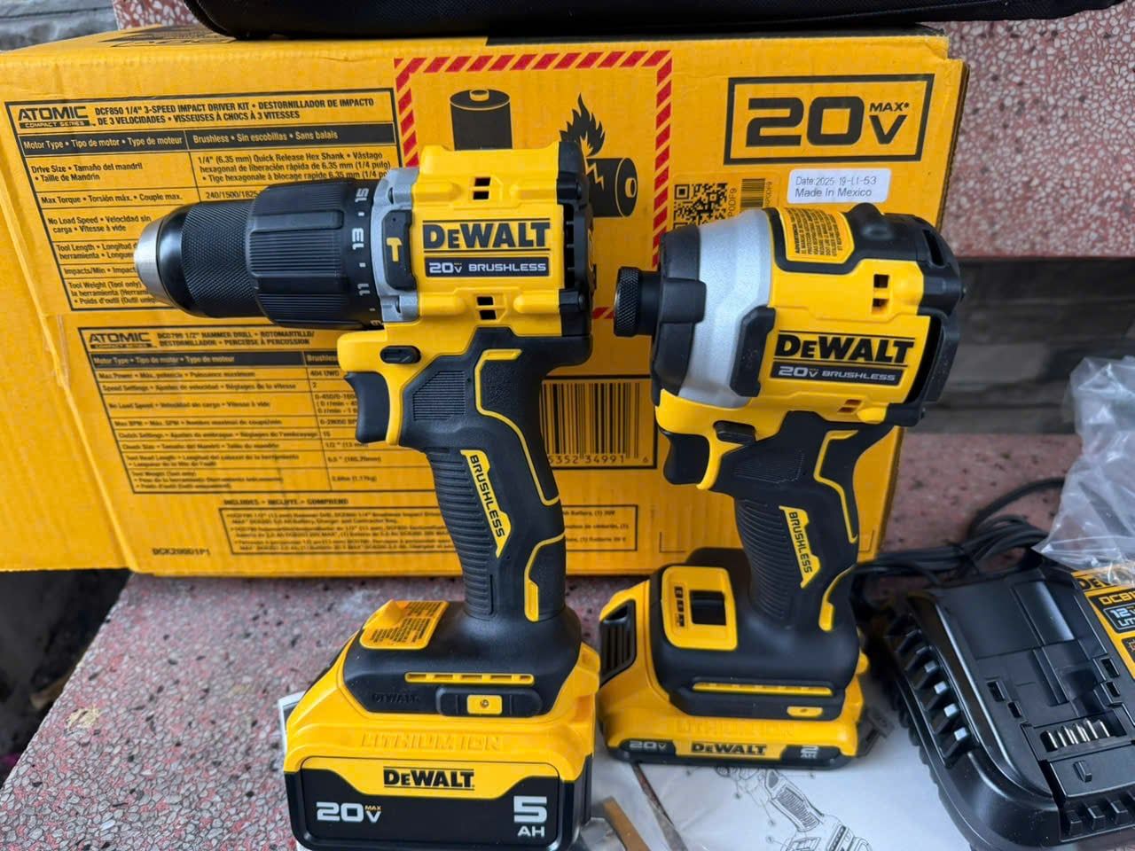 Bộ máy khoan và máy vặn vít Dewalt dck200d1p1 new Mexico
