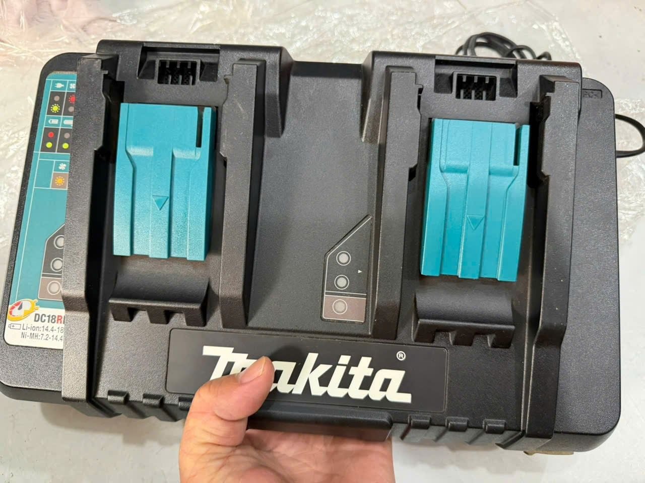 Sac makita DC18RD nhanh new 18v