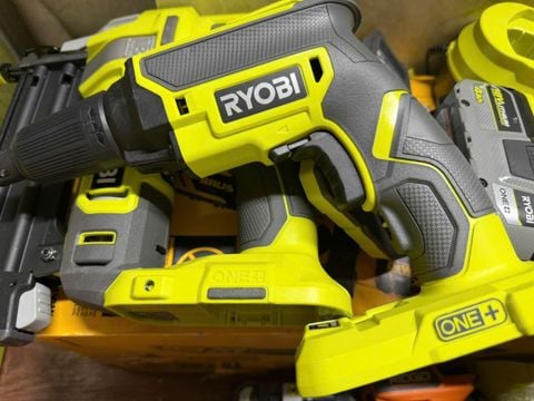 Vít thạch cao ryobi P225 18v ko than