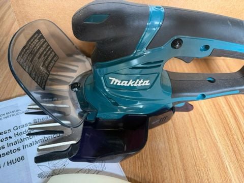 Máy tỉa hàng rào dùng pin Makita UM600DZ/ MU04