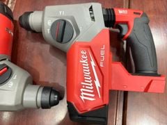 Máy khoan bê tông Milwaukee 2912-20 lướt