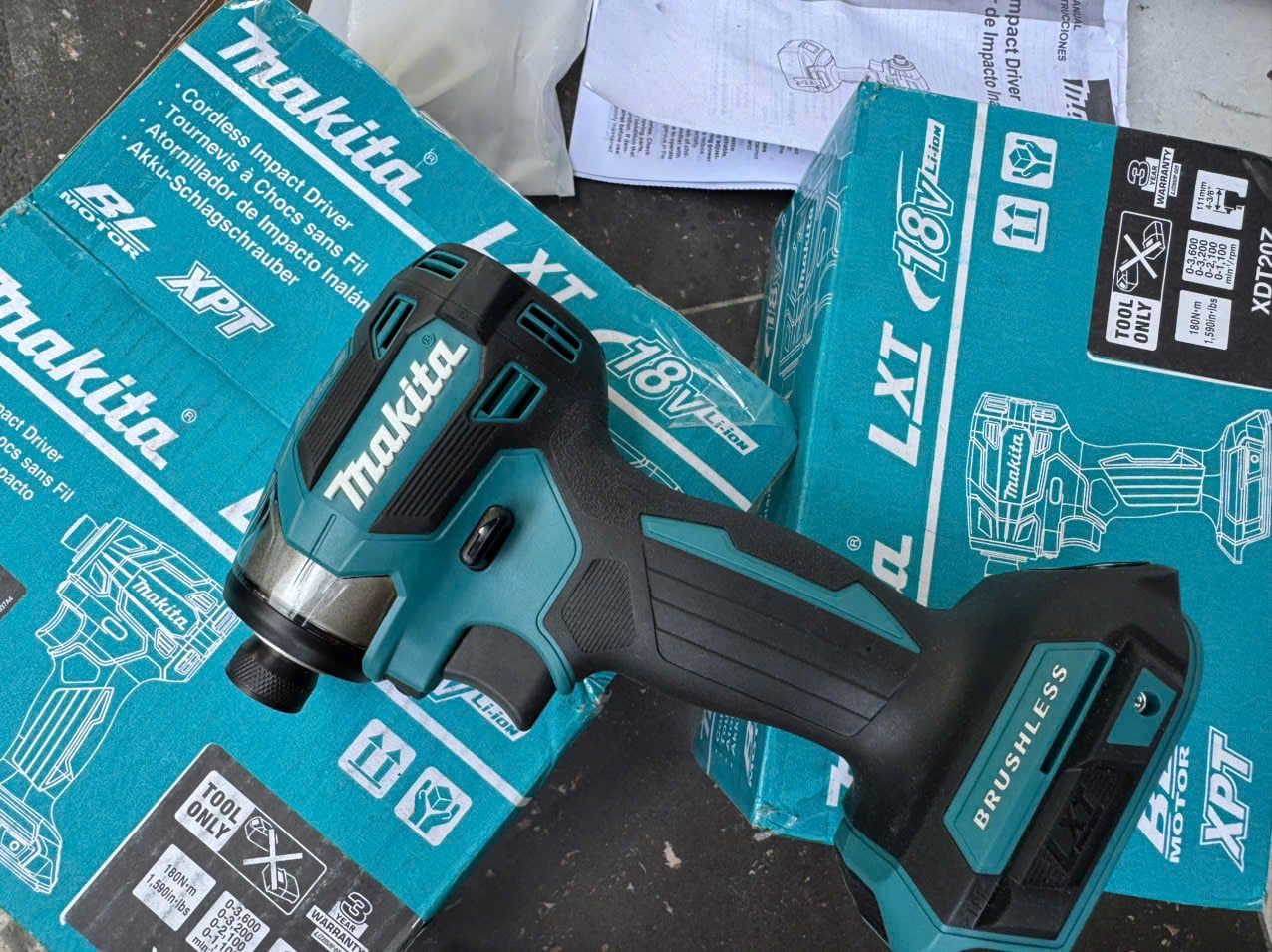 Máy vặn vít Makita 18v XDT20 new