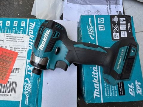 Máy vặn vít Makita 18v XDT20 new