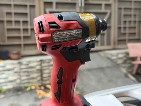 Máy vặn vít dùng pin Makita TD173DGXPR 18v