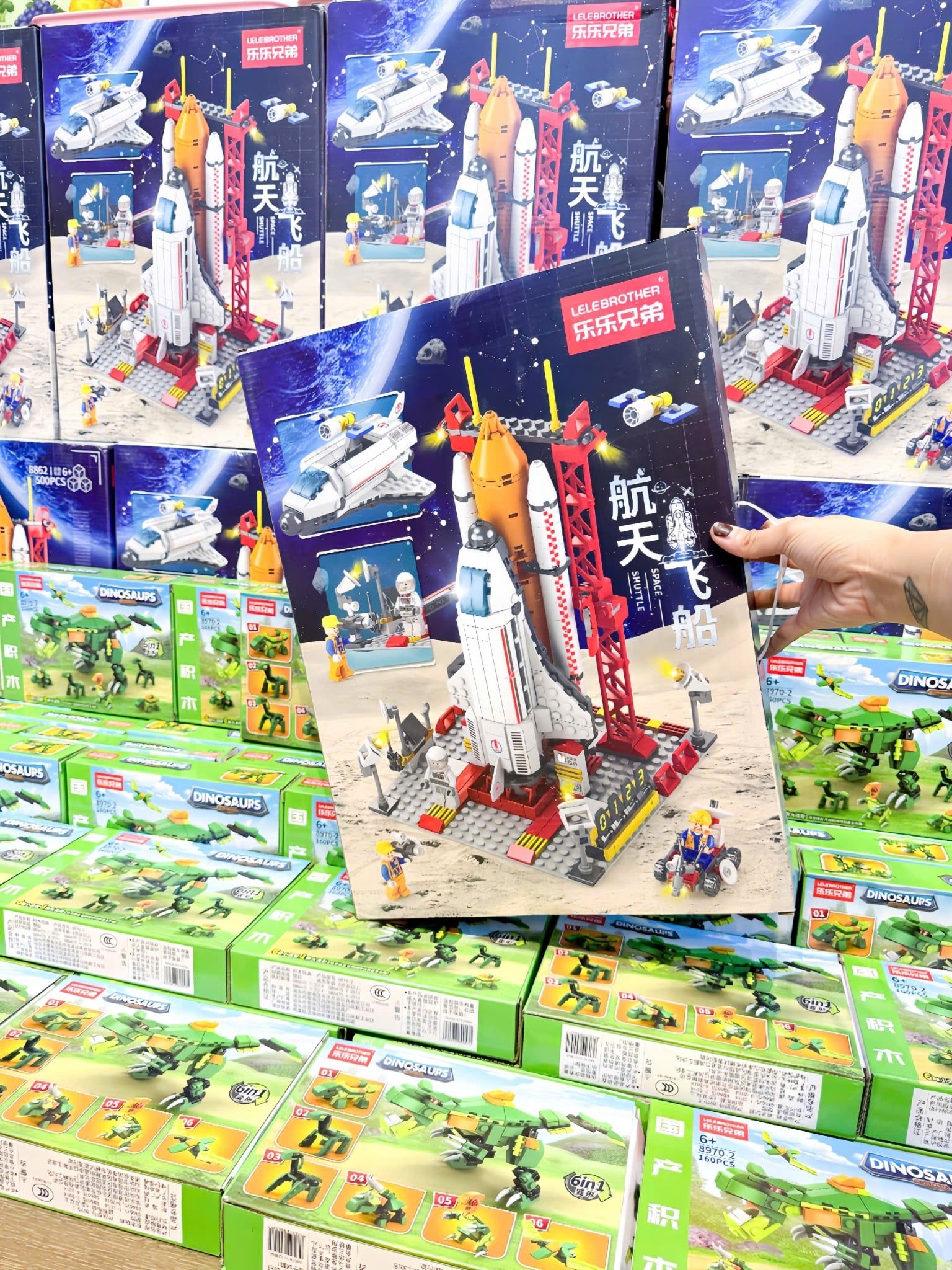  Hộp LEGO Lắp Ráp Tàu Không Gian & Phi Hành Gia – 512 Mảnh 44cm 