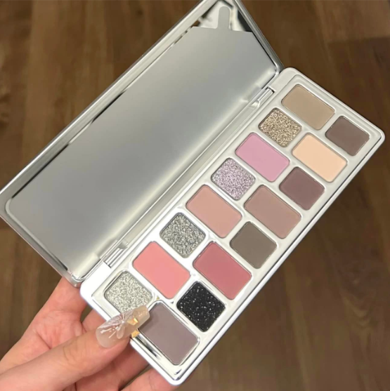 Bảng Phấn Mắt 16 Ô Qianyan Cheeryep True Colors Starring 14.5g