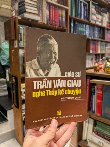  Giáo sư Trần Văn Giàu nghe Thầy kể chuyênh - Nguyễn Phan Quang 