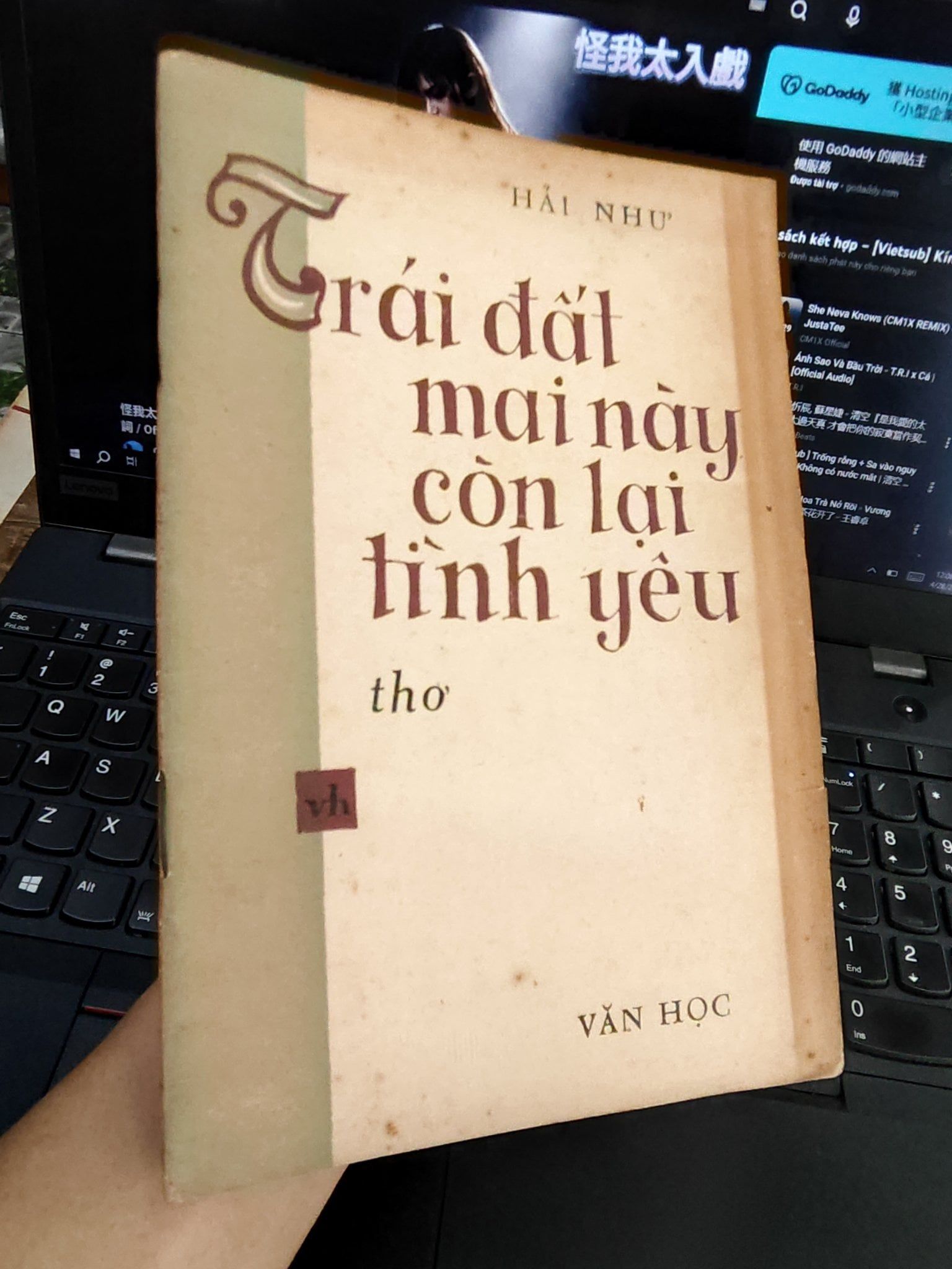 Trái đất mai này còn lại tình yêu - Hải Như 