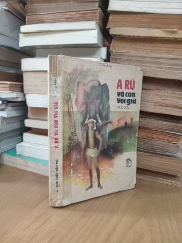 A Rú Và Con Voi Già - Trúc Chi