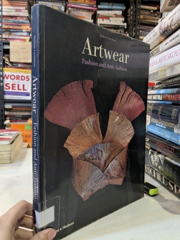  Artwear - Melissa Leventon 