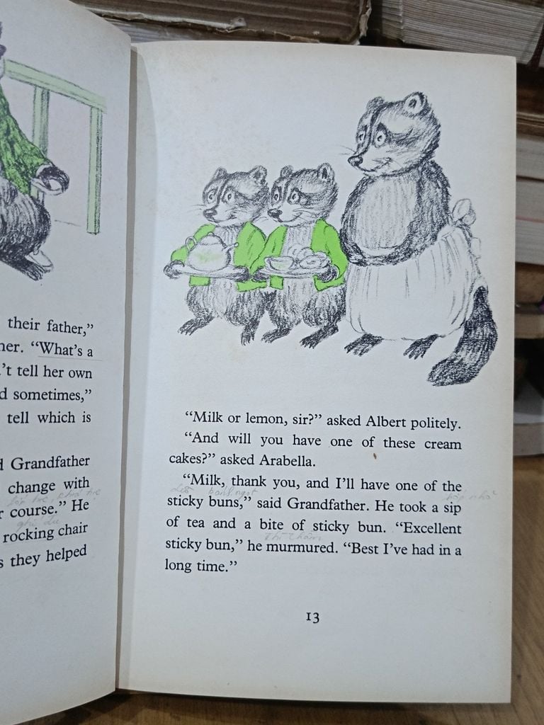  Here Come Raccoons! - Lillian Hoban 