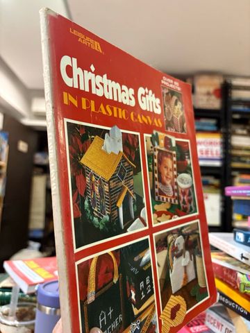  Christmas gifts in plastic canvas 
