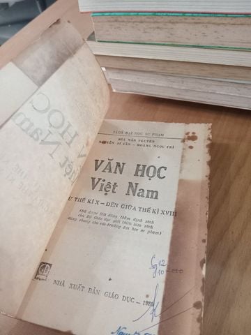  Văn Học Việt Nam Từ Thế Kỉ X Đến Giữa Thế Kỉ Xviii - Bùi Văn Nguyên, Nguyễn Sĩ Cẩn, Hoàng Ngọc Trì 