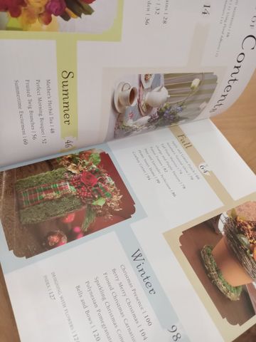  Silk flowers for every season - Diane D. Flowers 