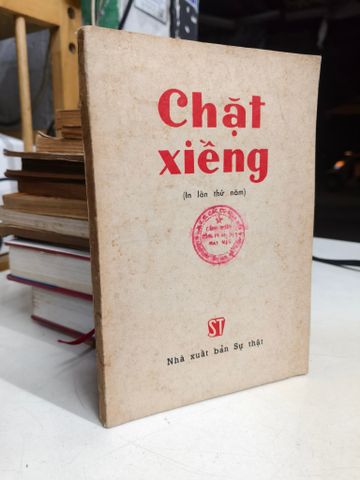  Chặt Xiềng: Những Tài Liệu Lịch Sử Từ Chính Biến Tháng Ba Đến Cách Mạng Tháng Tám 1945 