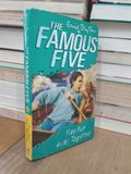  The famous five: Five run away together - Enid Blyton 