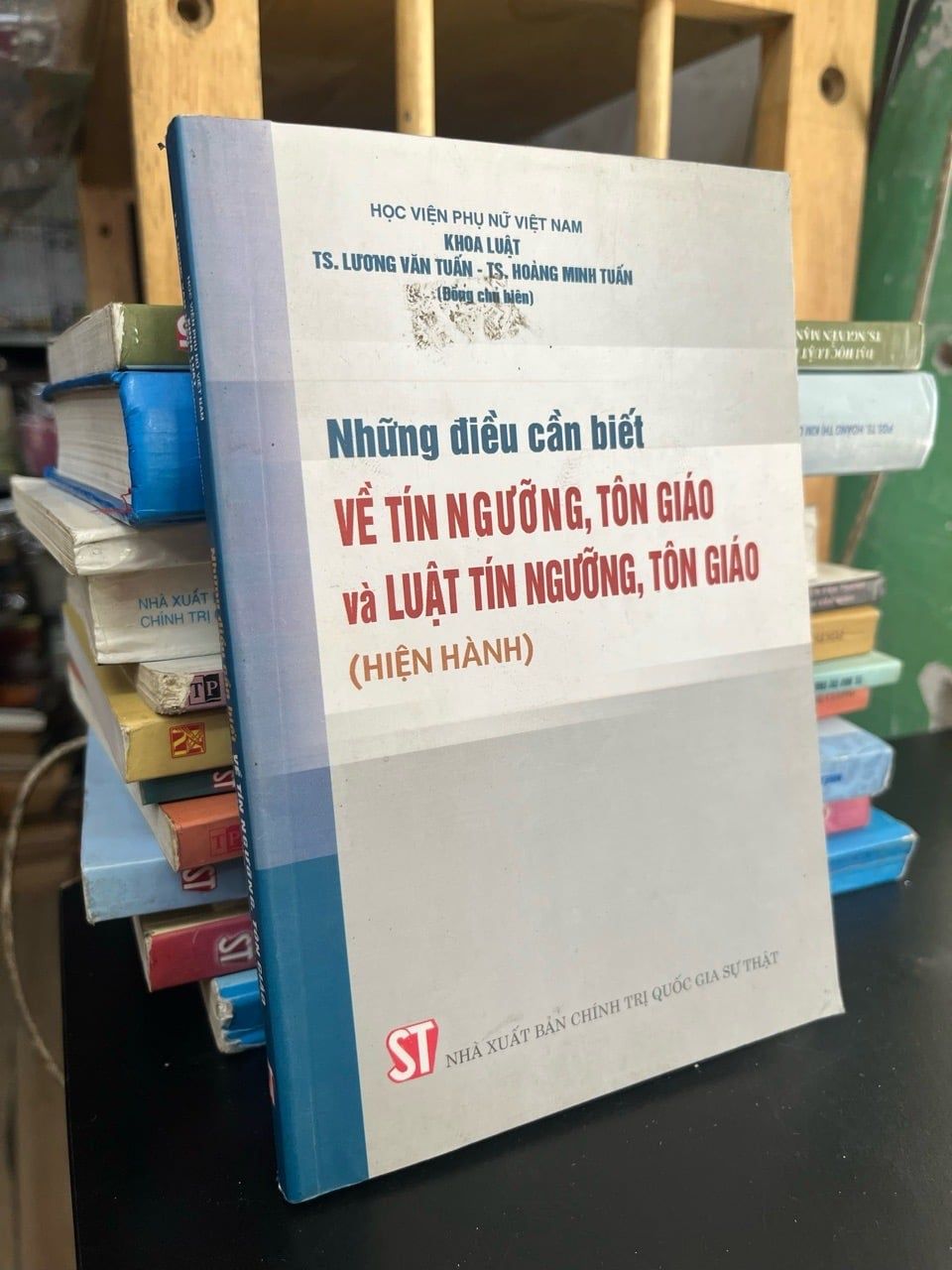  Những điều cần biết về tín ngưỡng, tôn giáo và luật tín ngưỡng, tôn giáo - TS. Lương Văn Tuấn, TS. Hoàng Minh Tuấn 