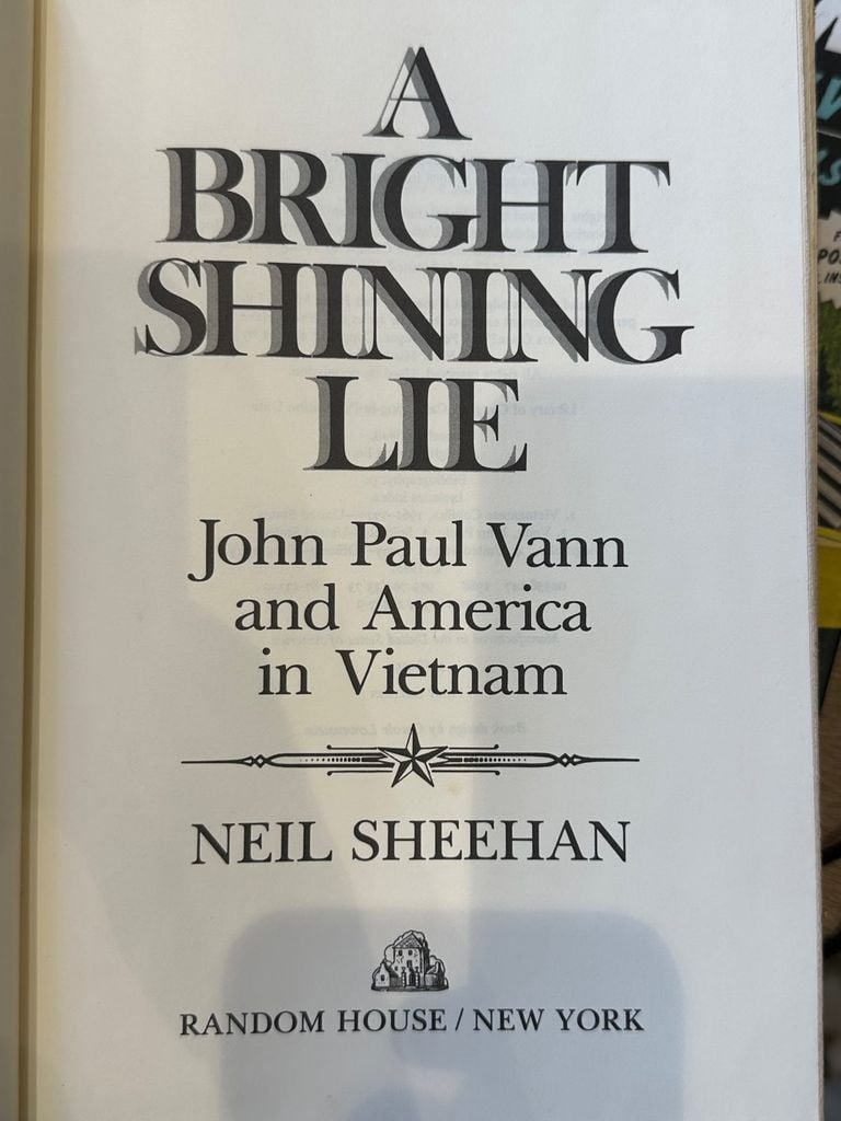  A Bright Shining Lie John Paul Vann And America In Vietnam - Neil Sheehan 