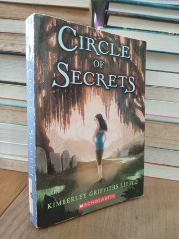Circle of Secrets - Kimberley Griffiths Little