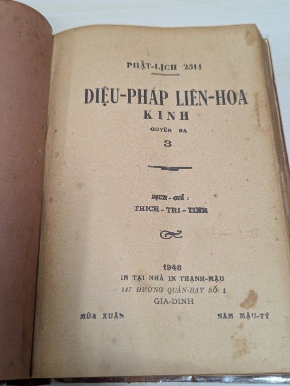  Diệu Pháp Liên Hoa Kinh - (Trọn Bộ 7 Quyển + 1 Quyển Pháp Hoa Kinh Cương Yếu Xuất Bản 1948 Đóng Bìa Xưa) 