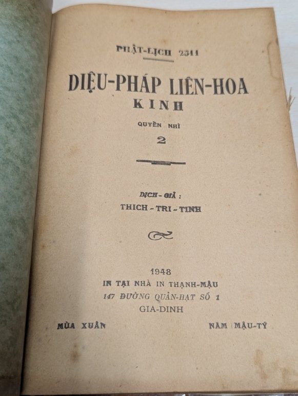  Diệu Pháp Liên Hoa Kinh - (Trọn Bộ 7 Quyển + 1 Quyển Pháp Hoa Kinh Cương Yếu Xuất Bản 1948 Đóng Bìa Xưa) 