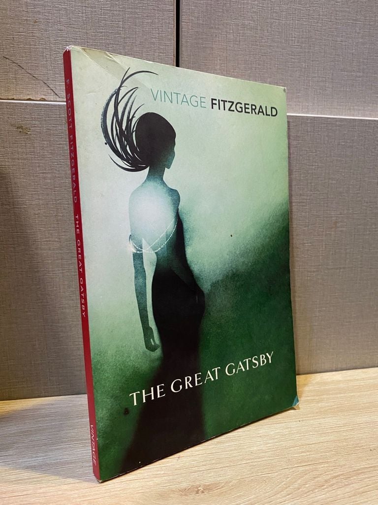  The Great Gatsby - D. Scott Fitzgerald 