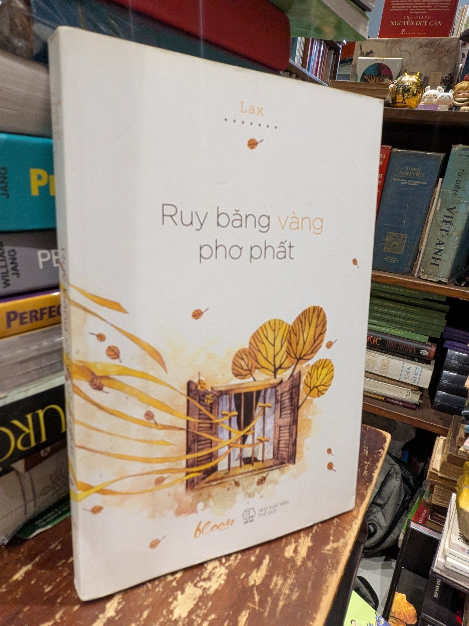  Ruy băng vàng phơ phất - Lax 