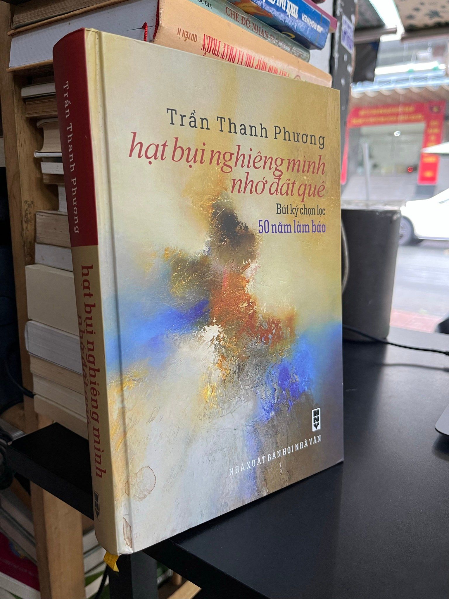  Hạt bụi nghiêng mình nhớ đất quê - Trần Thanh Phương 