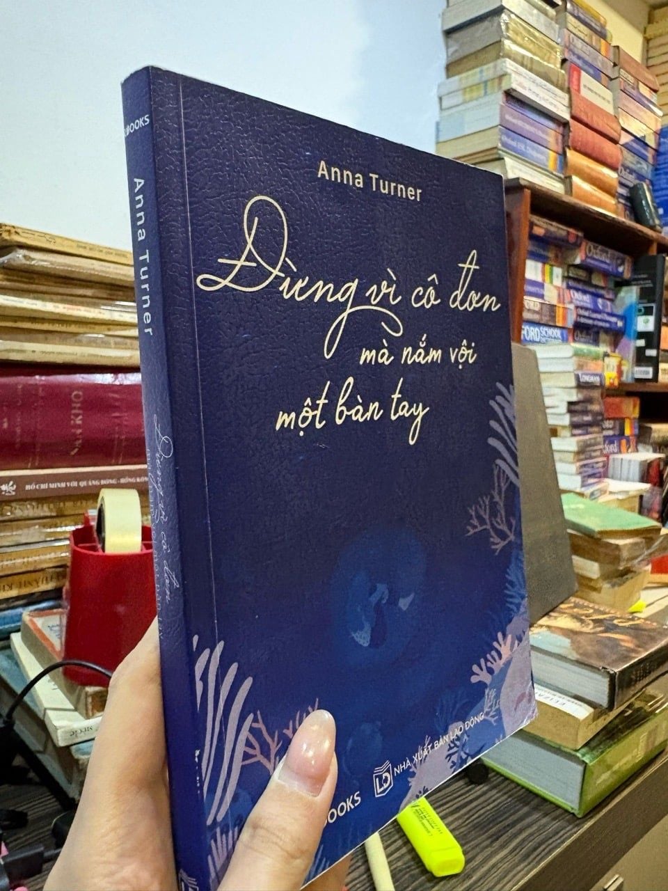  Đừng vì cô đơn mà nắm vội một bàn tay - Anna Turner 