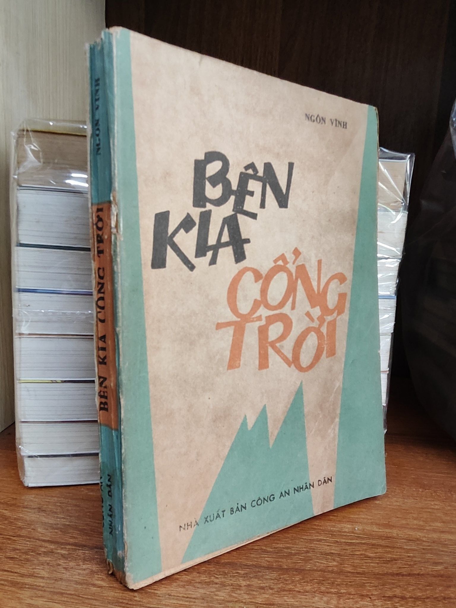  Bên kia cổng trời - Ngôn Vĩnh 