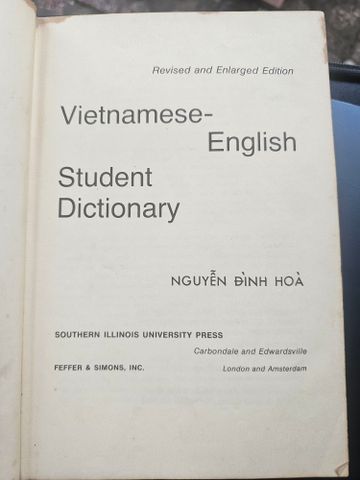  Vietnamese English student dictionary, by Nguyễn Ðình Hòa 