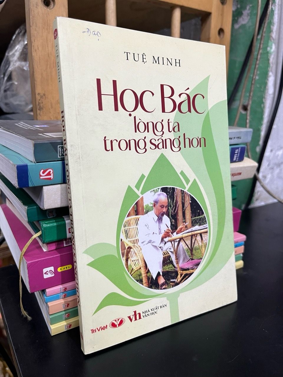  Học Bác lòng ta trong sách hơn - Tuệ Minh 
