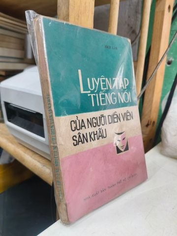  Luyện Tập Tiếng Nói Của Người Diễn Viên Sân Khấu 