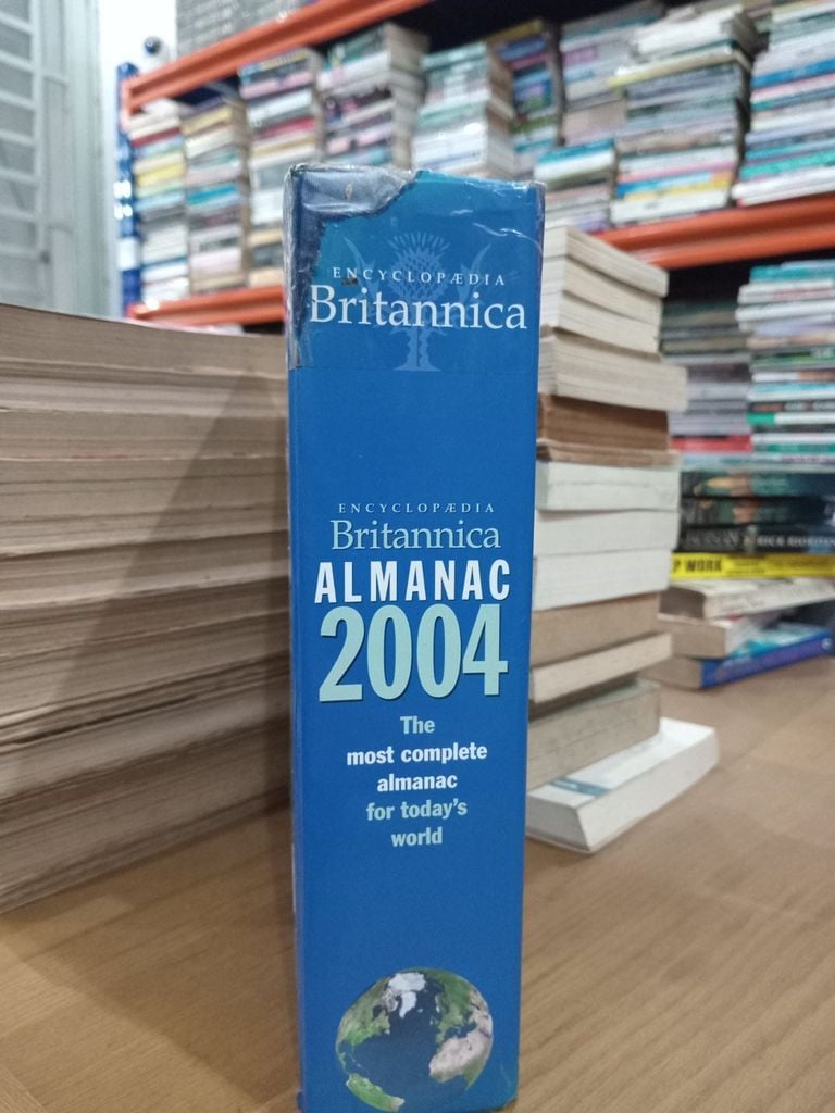  Encyclopedia Britannica Almanac 2004 