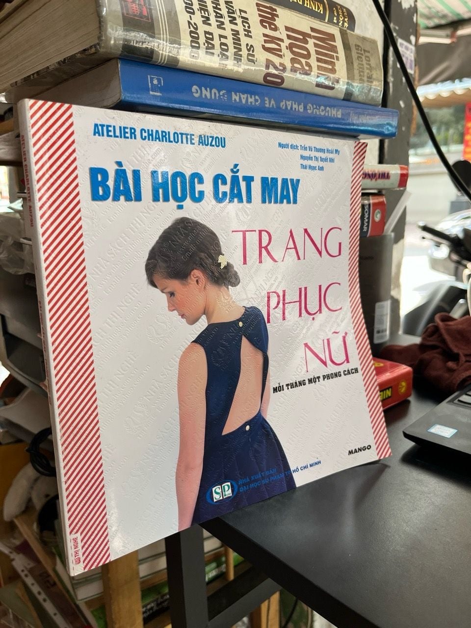  Bài học cắt may trang phục nữ - Atelier Charlotte Auzou 