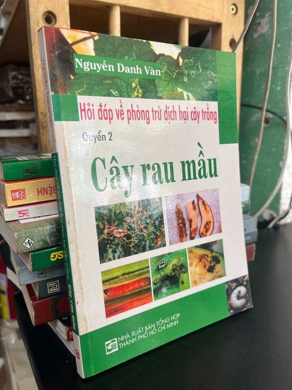  Hỏi đáp về phòng trừ dịch hại cây trồng - Nguyễn Danh Vàn 