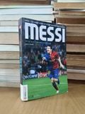  Messi: Từ "El Pulga" đến một huyền thoại - Luca Caioli (Nhóm Alpha Books dịch) 